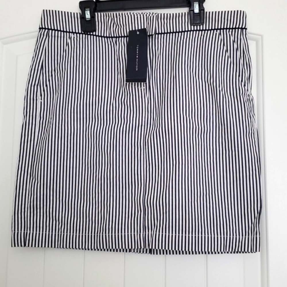 NWT!! Tommy Hilfiger Skirt (size 6) NEW